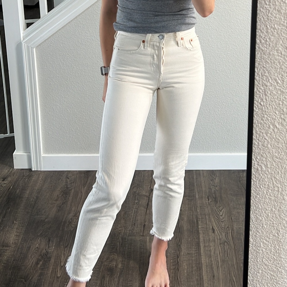 Womans cream color Levi jeans